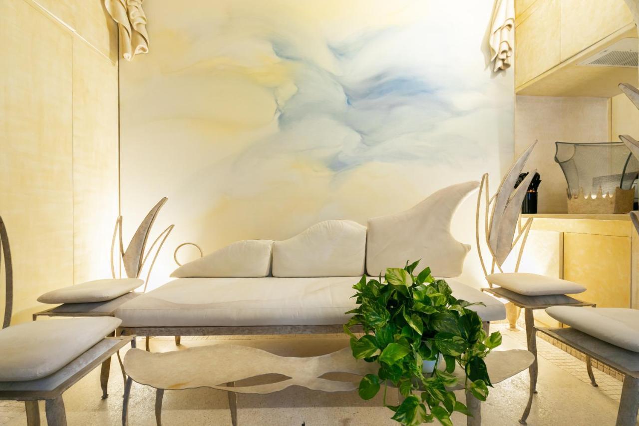 The Spanish Steps Extravaganza Apartment