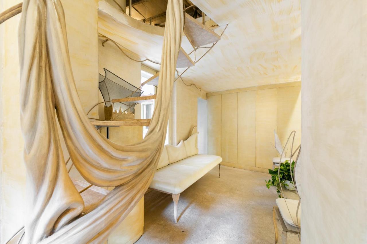 The Spanish Steps Extravaganza Apartment *