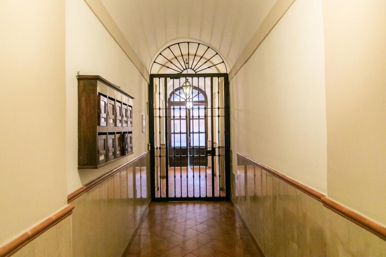 The Spanish Steps Extravaganza Apartment *