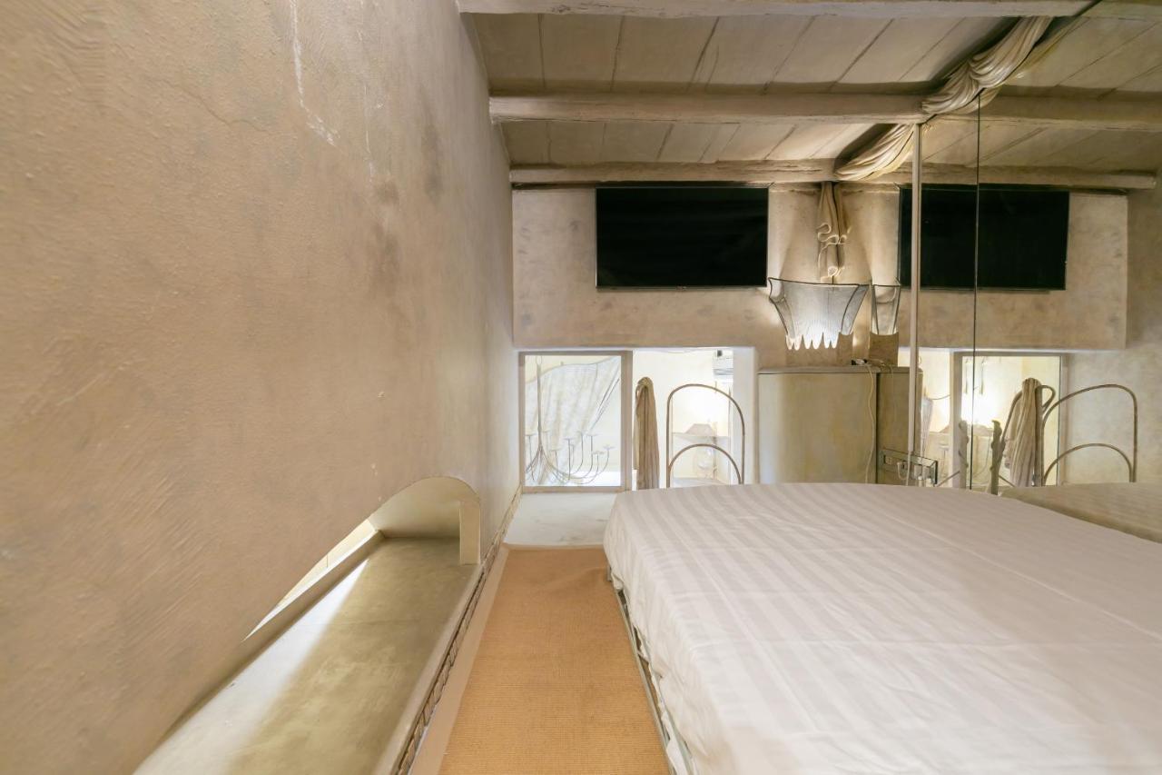 The Spanish Steps Extravaganza Apartment