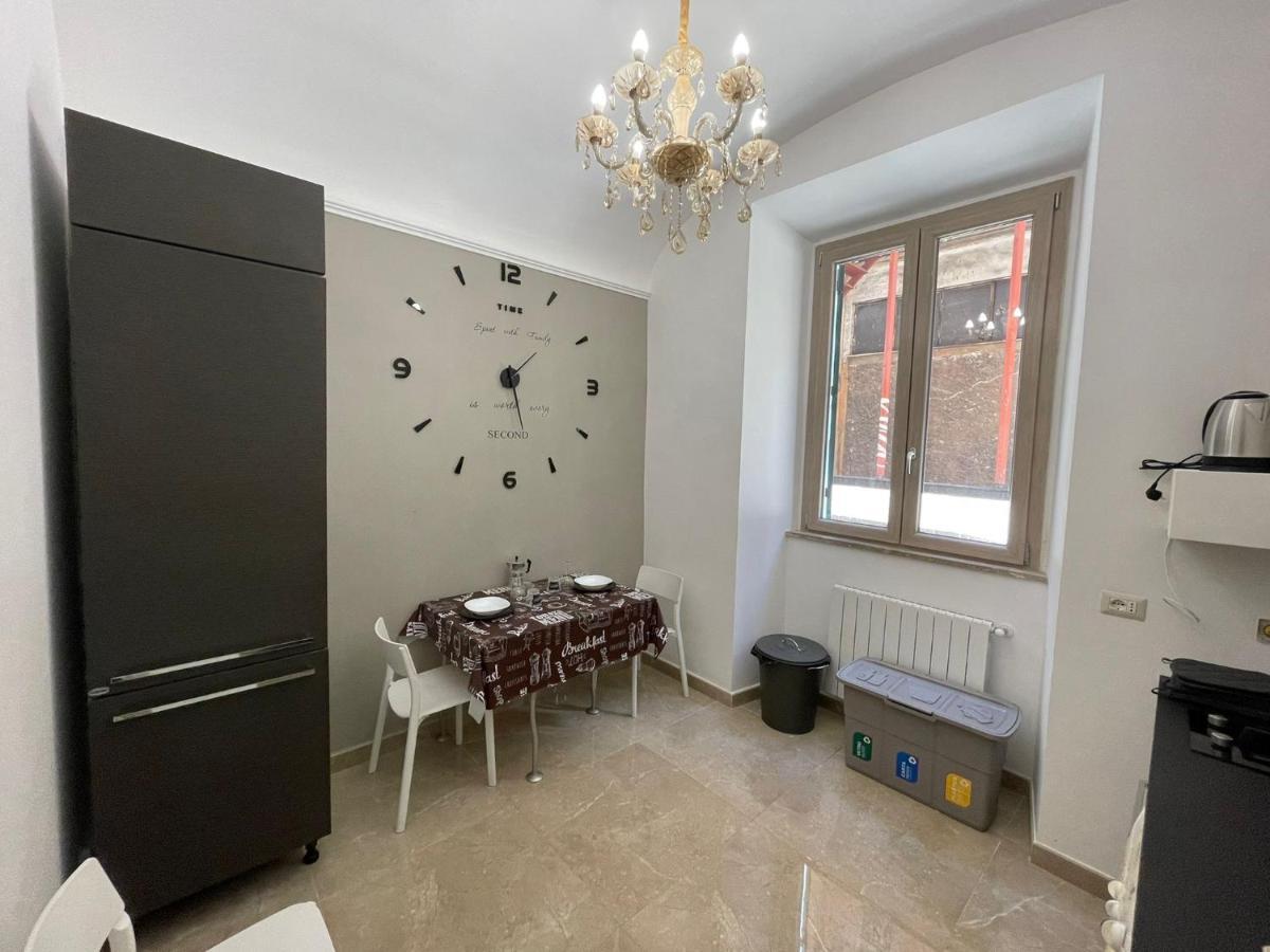 Apartment Domus Enea - Colosseo Termini Rome