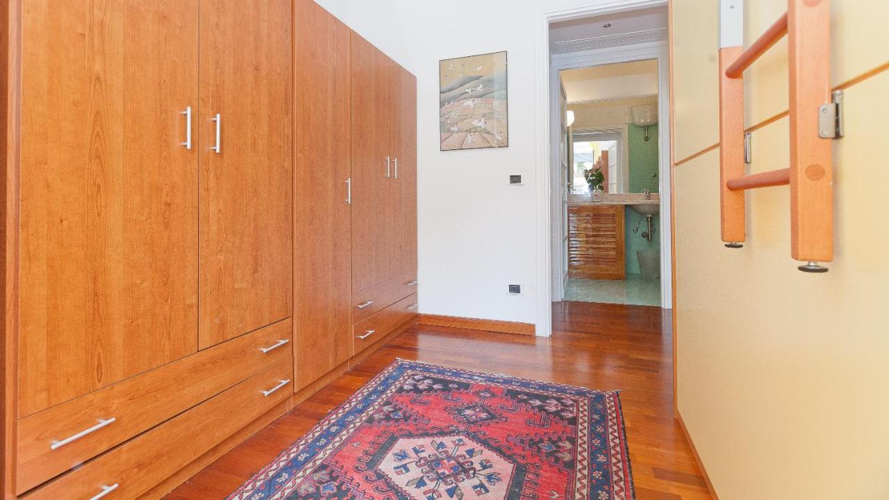 Pateras Flower-rental In Apartment Rome