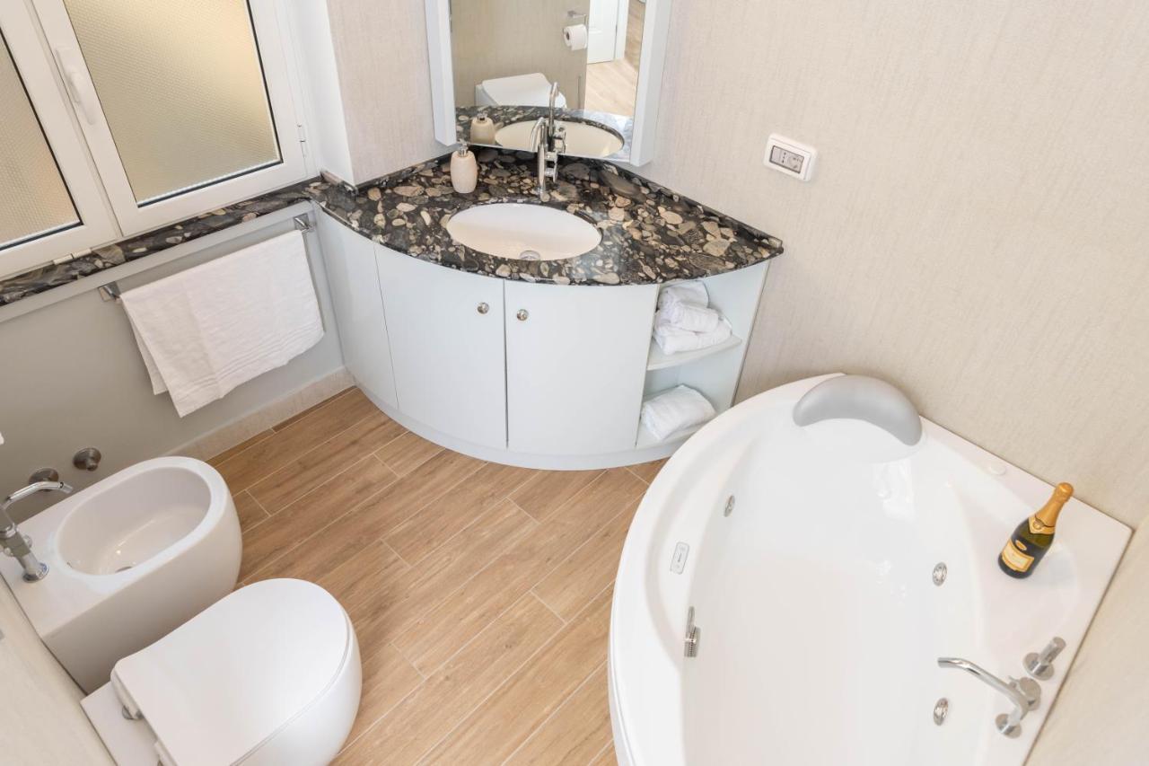 Colosseo Brightful With Rooftop Apartment Rome