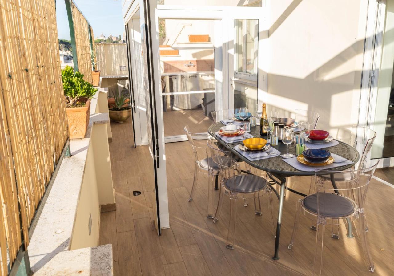 Colosseo Brightful With Rooftop Apartment