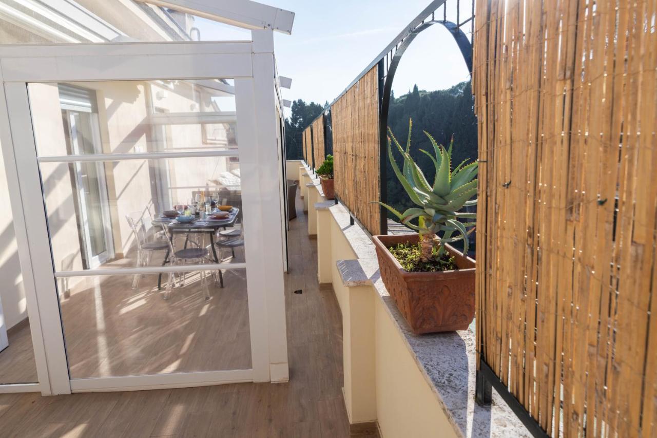 Colosseo Brightful With Rooftop Apartment