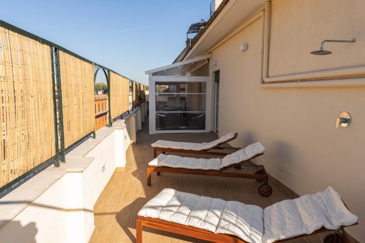 Colosseo Brightful With Rooftop Apartment