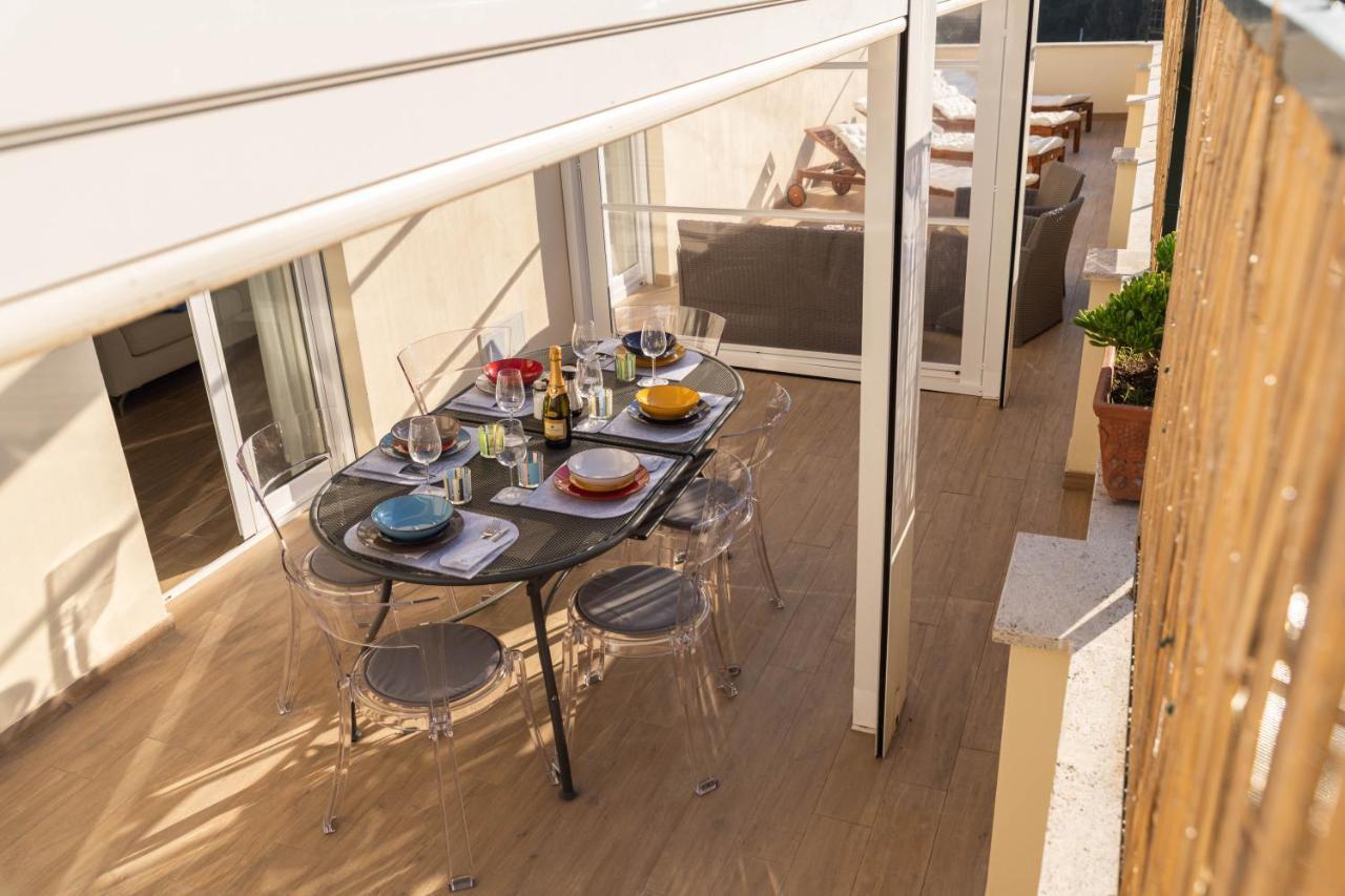 Colosseo Brightful With Rooftop Apartment *