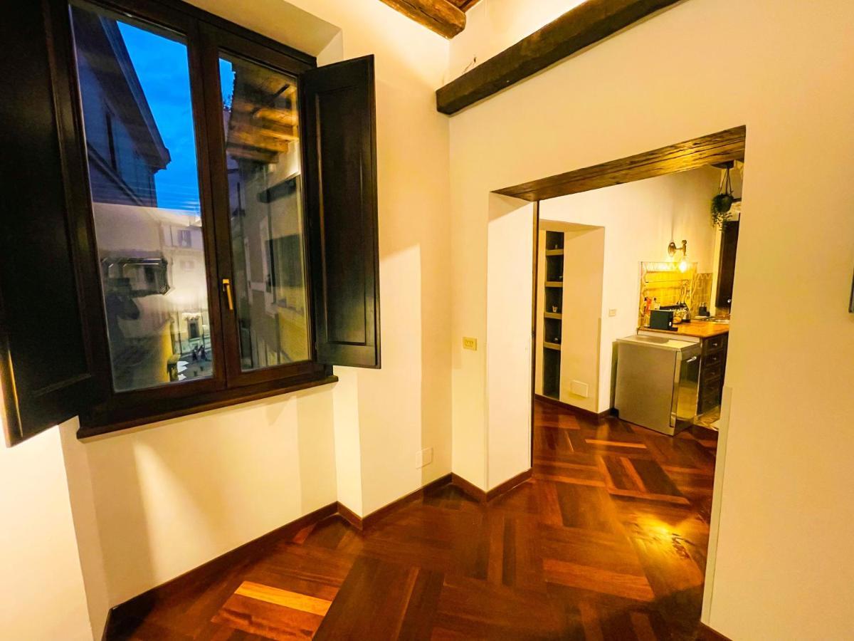 Trevi Fountain Stylish Apartment *