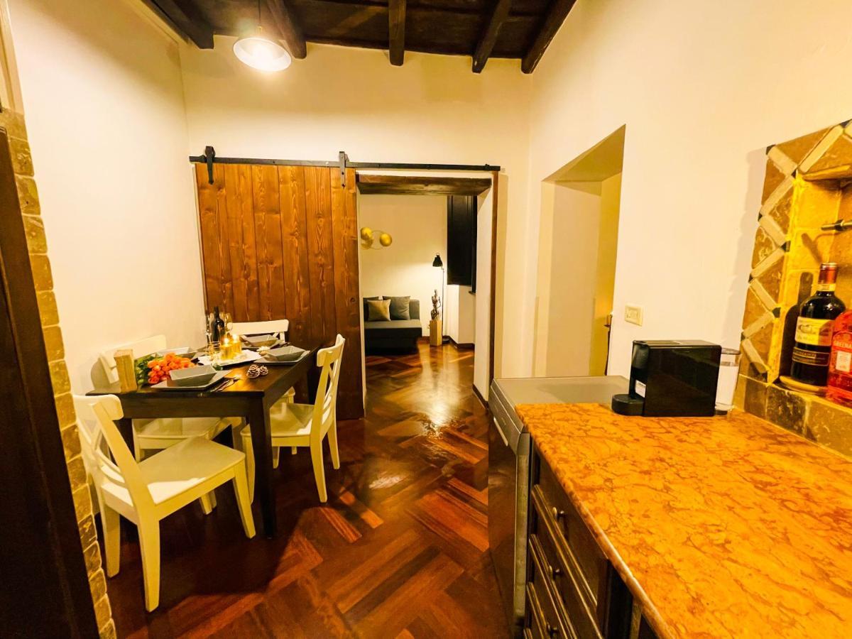 Apartment Trevi Fountain Stylish