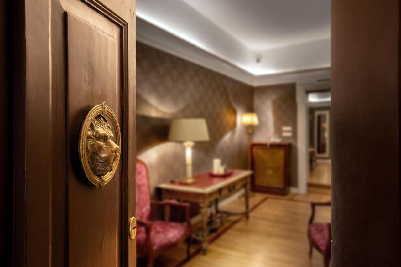 Residenza Frattina Rome