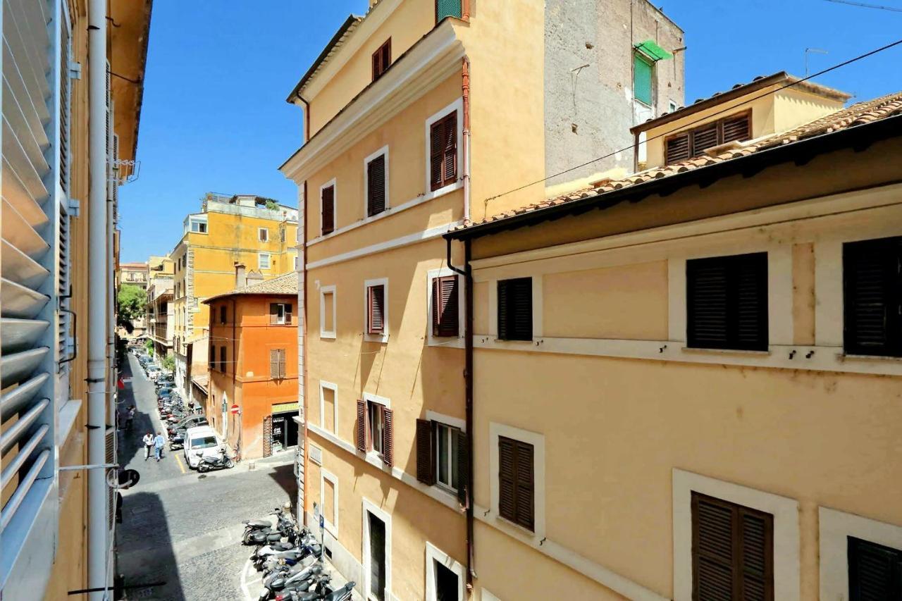 Apartment Borgo Pio Rome
