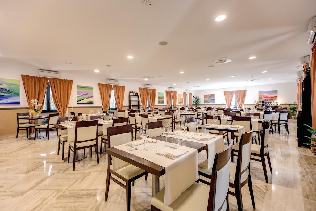 Regal Park 4*