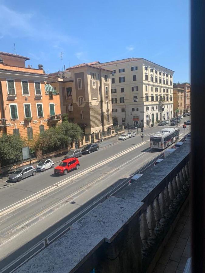 Parri Silton * Rome