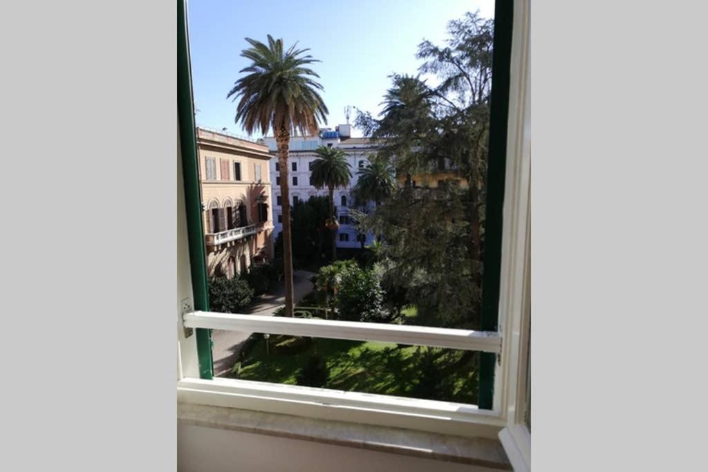 Ecce Apartment *