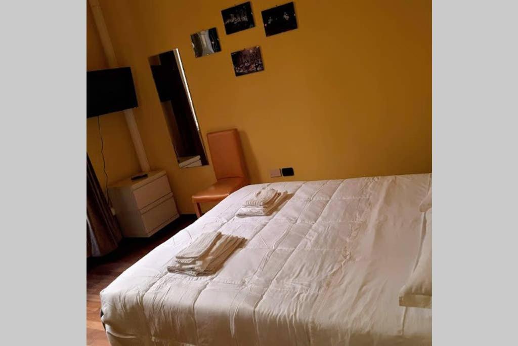 Ecce Apartment *