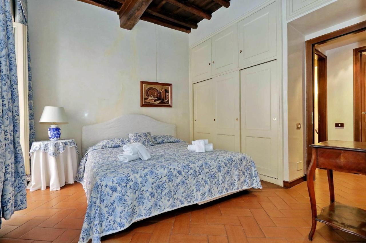 Apartment Crociferi Rome