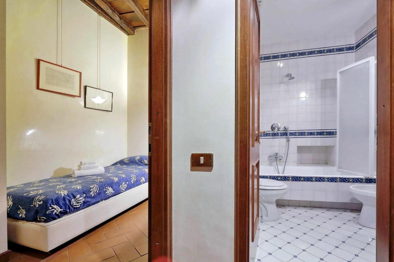 Crociferi Apartment Rome