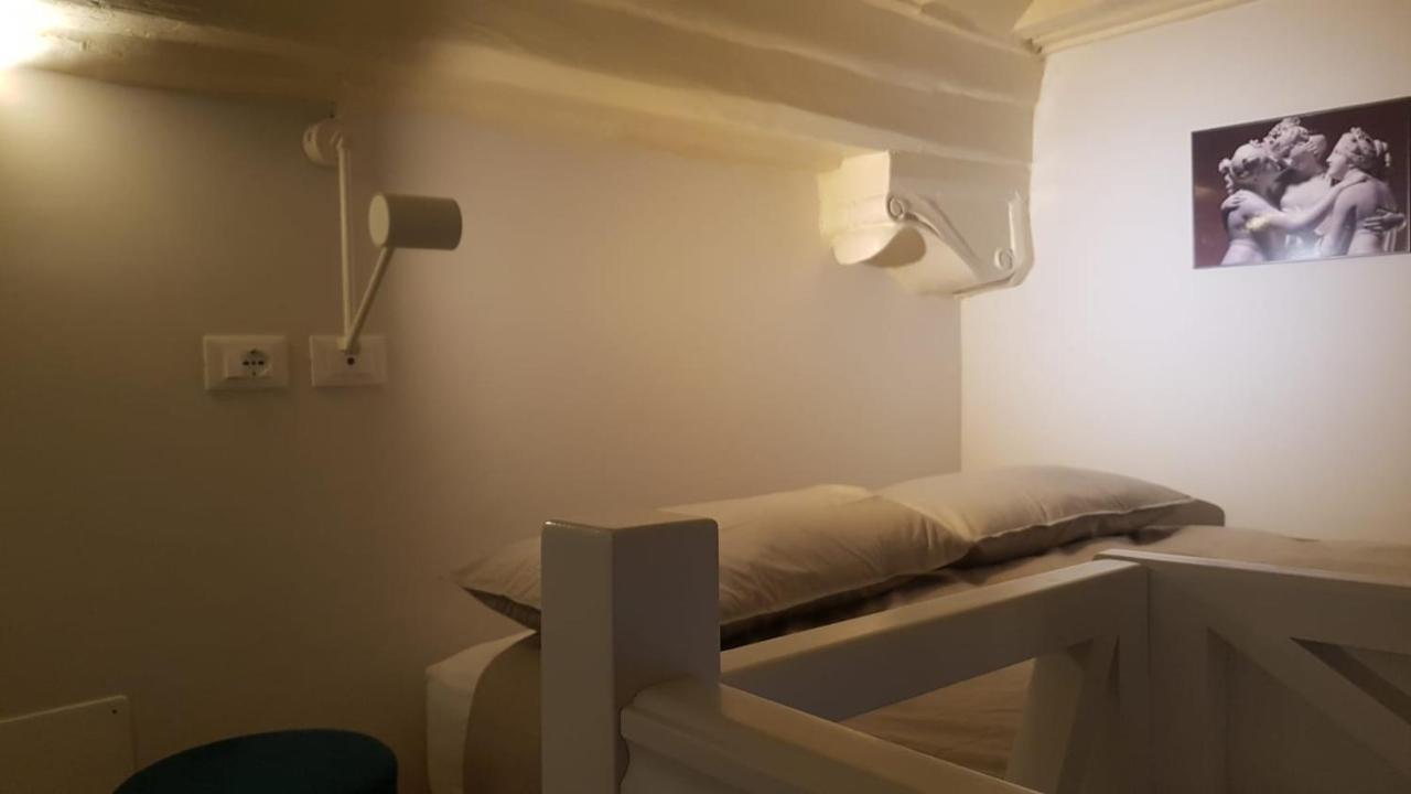 Apartment Domus Lupae -live In The Heart Of Rome