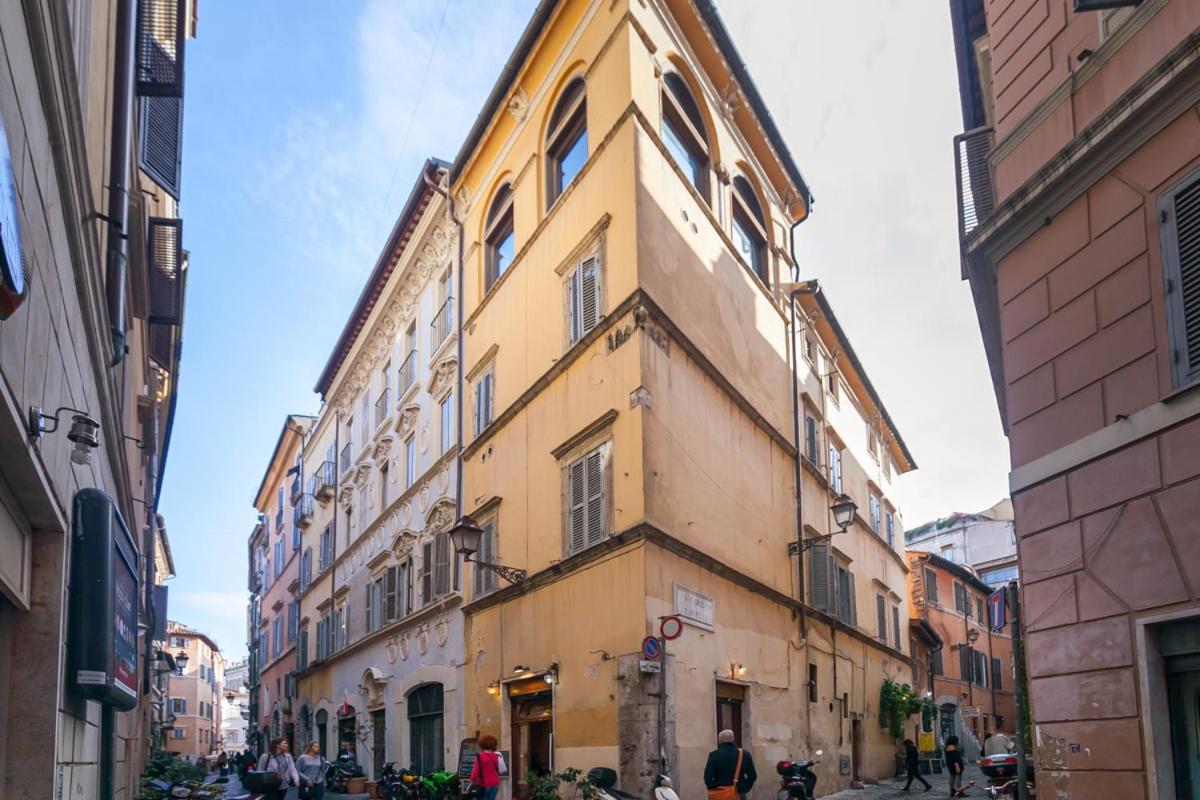 Apartment Domus Lupae -live In The Heart Of