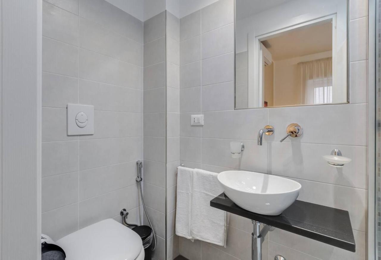 Av Domus Vatican St.peter Bed & Breakfast 2*