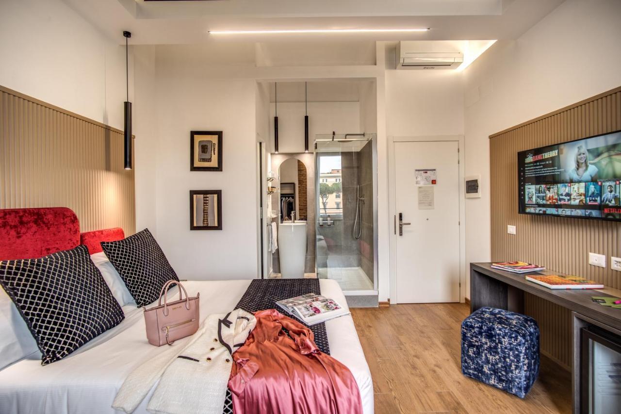 Little Queen Rooms