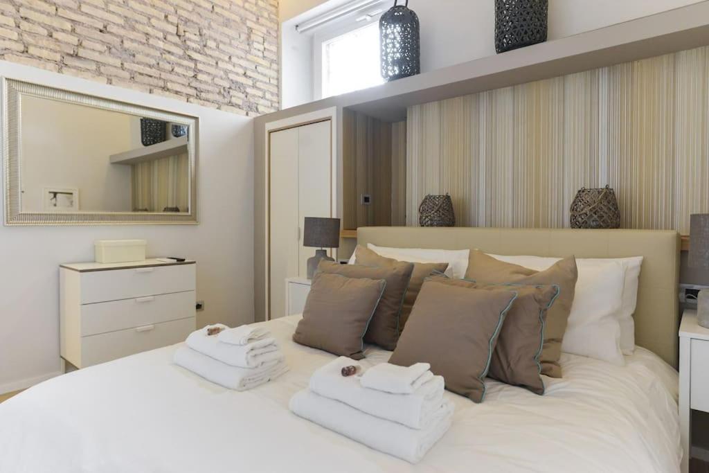 Luxury Vittoria * Rome