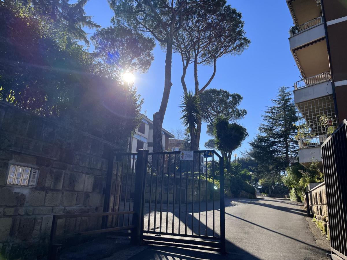 Monolocale A Mostacciano * Rome