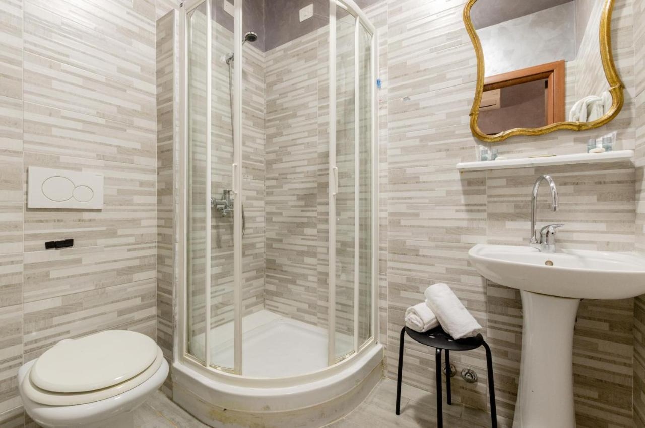 4-bdr Among Colosseum&termini 10-12 People Appartement Rome