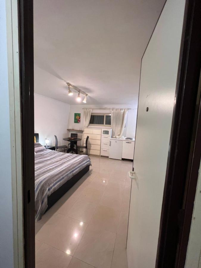 Apartment Monolocale A Mostacciano Rome