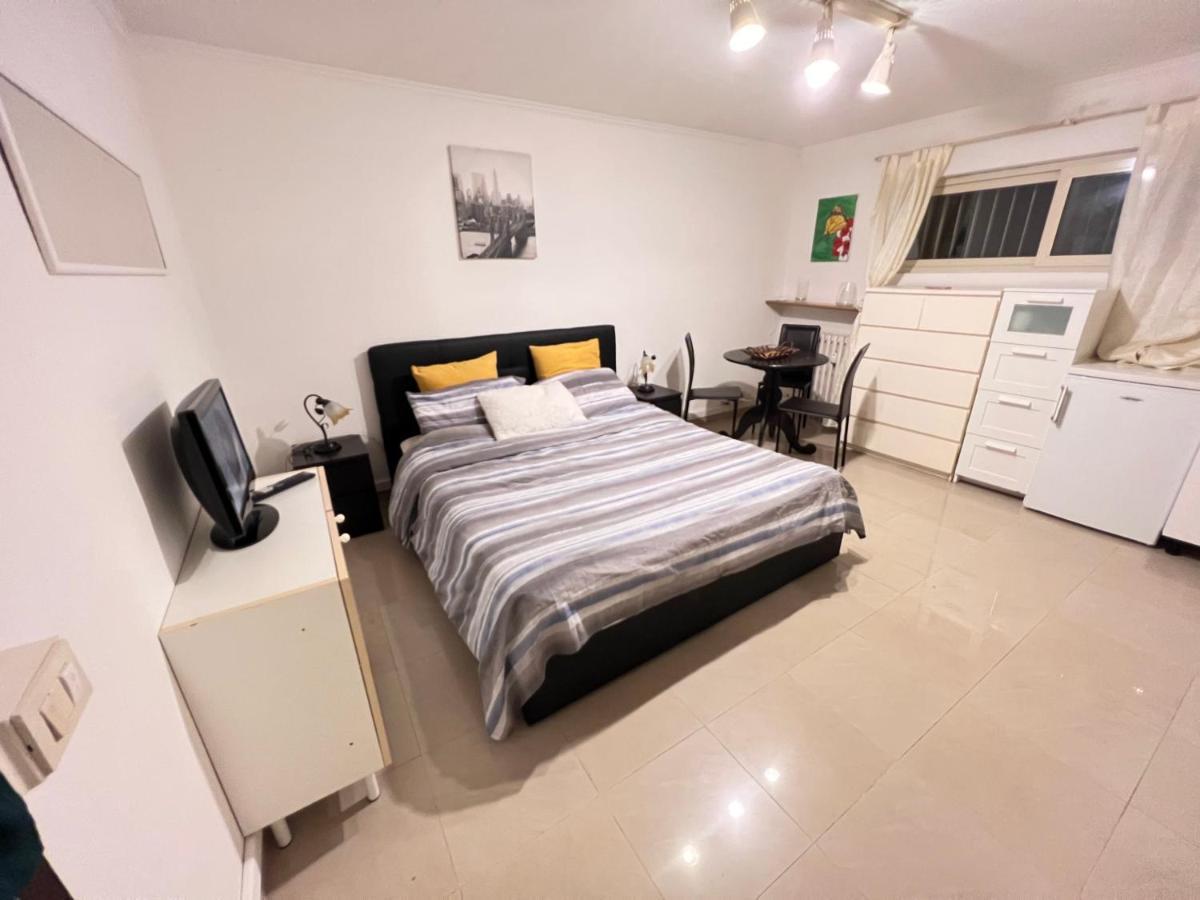 Monolocale A Mostacciano Apartment