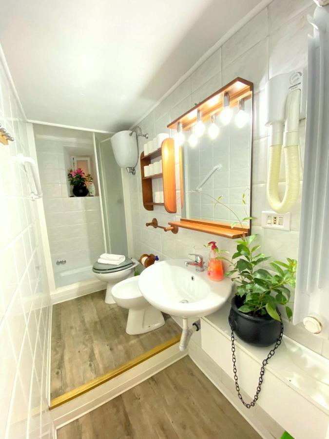 La Casa Verde Roma - Free Secure Parking If You Book 3 Nights Guest house Rome