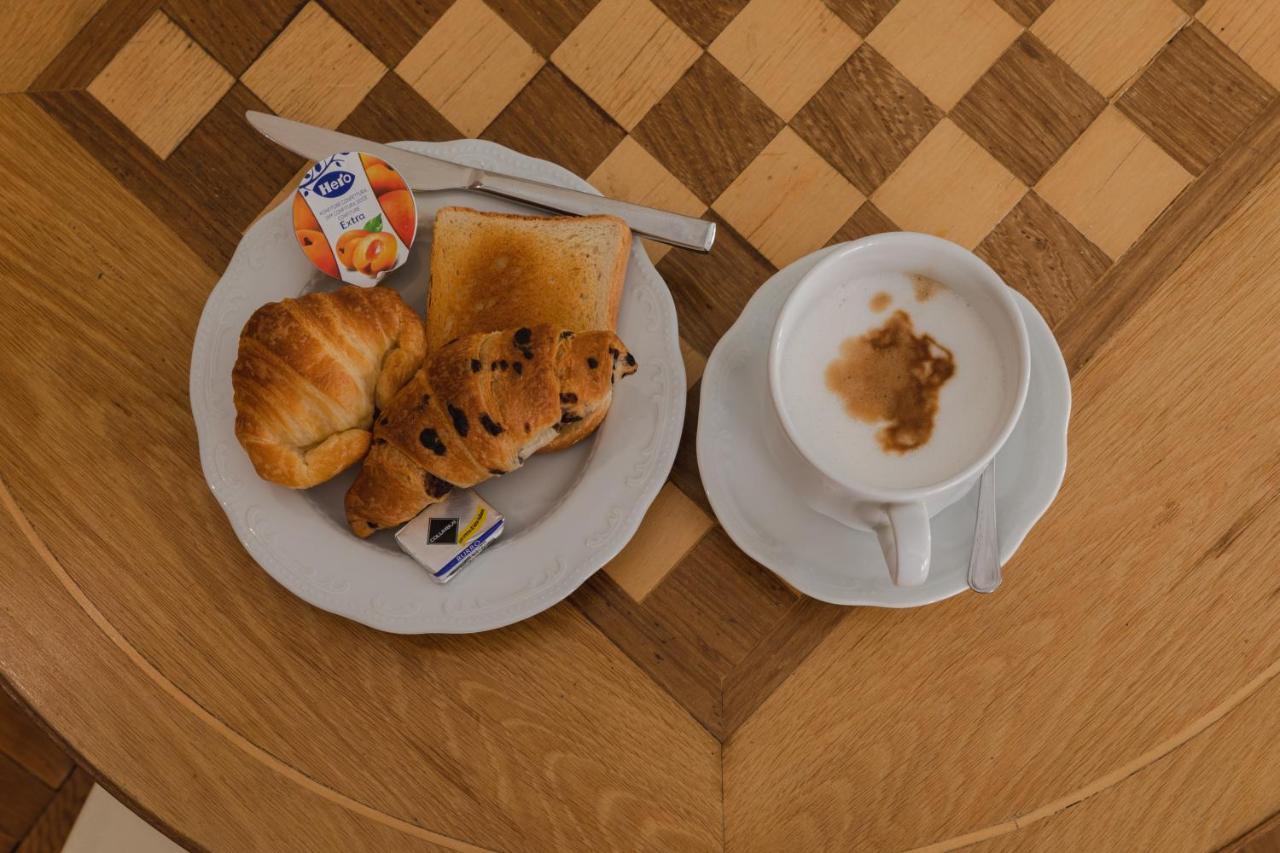 - Monti Bed & Breakfast Rome