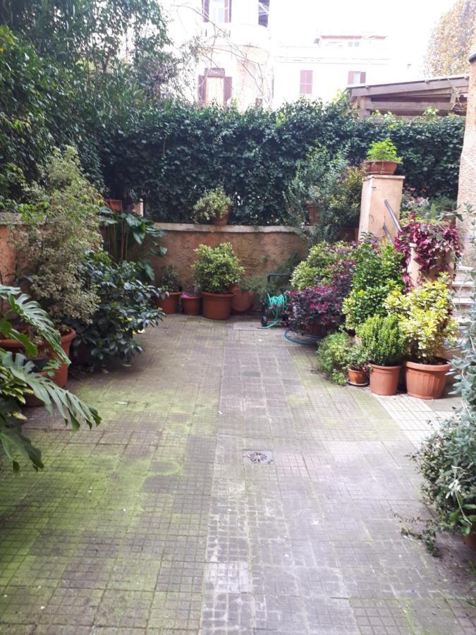 Tra Gianicolo E Trastevere *