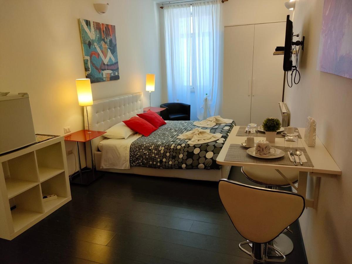 Royal 22 * Rome