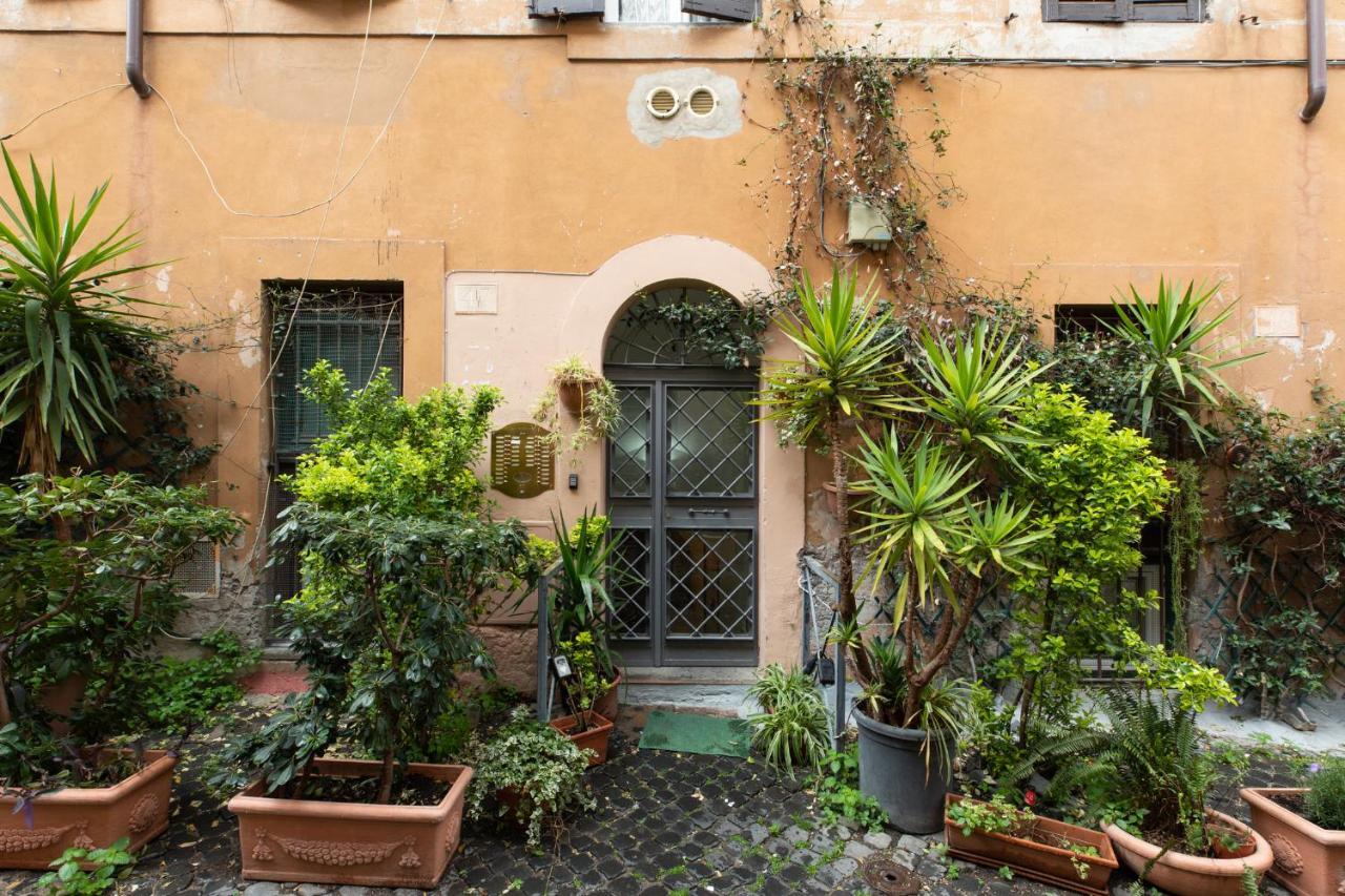 Iflat Small Studio In The Heart Of Trastevere