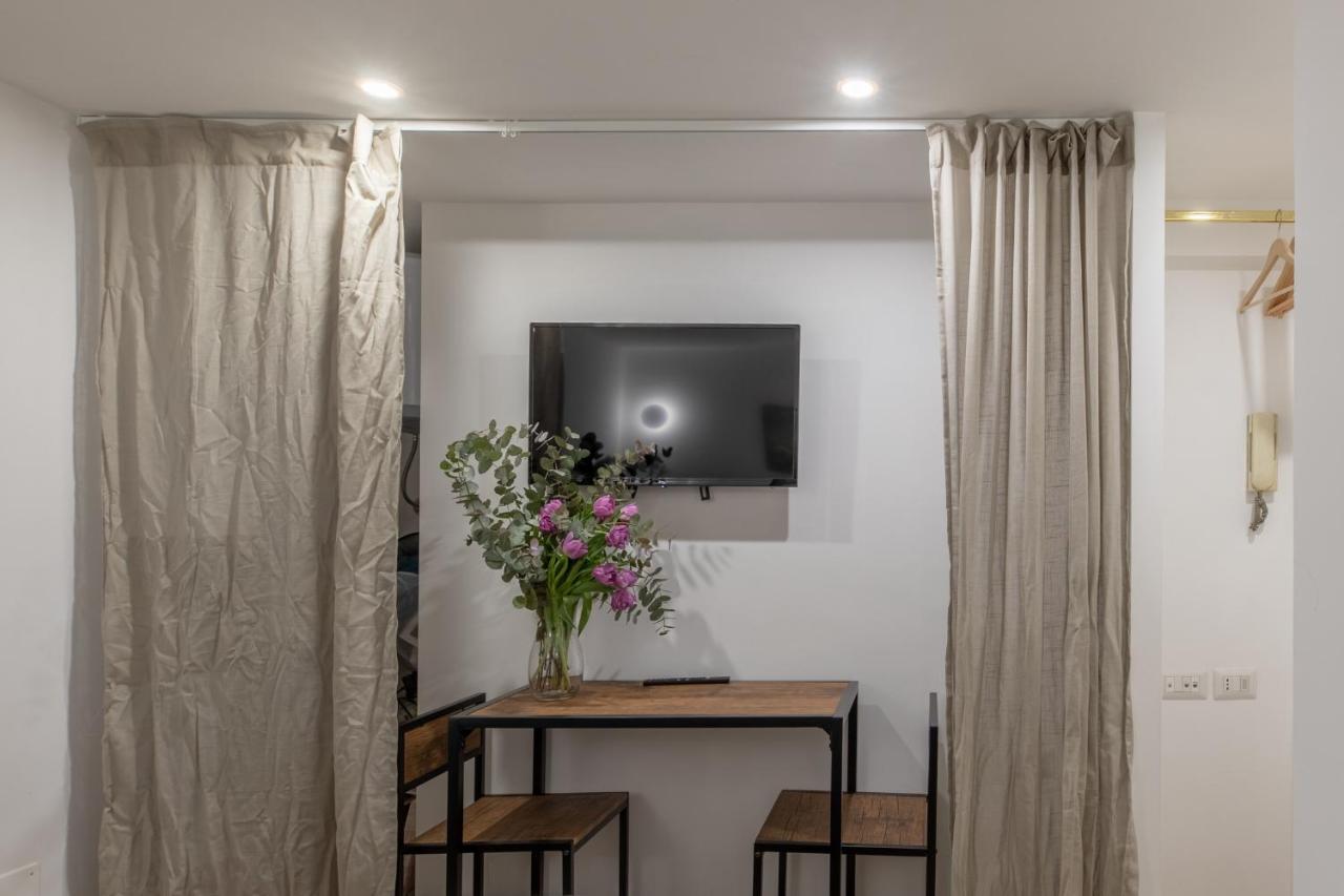 Iflat Small Studio In The Heart Of Trastevere *