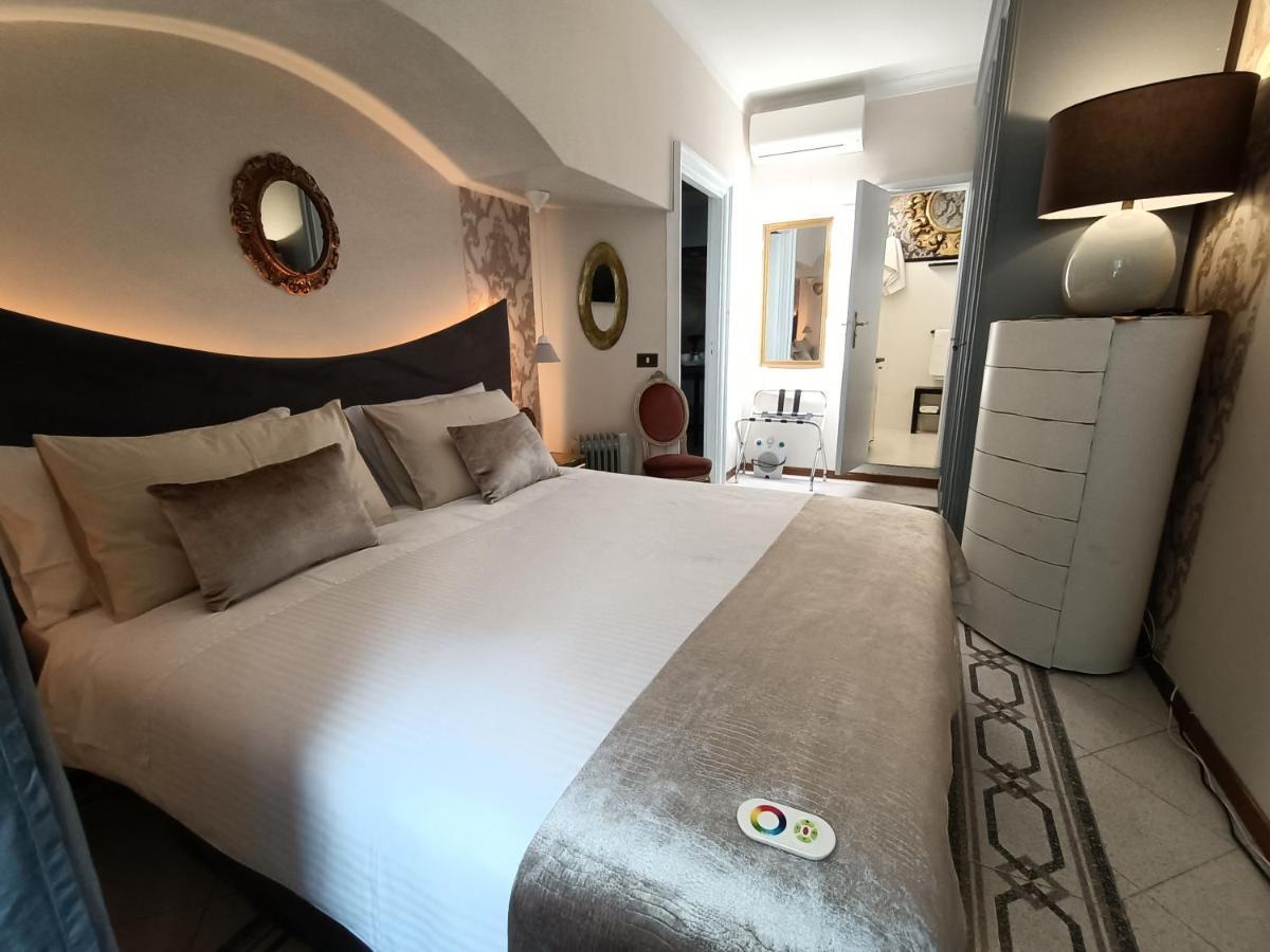 Spanish Steps Bedroom Rome