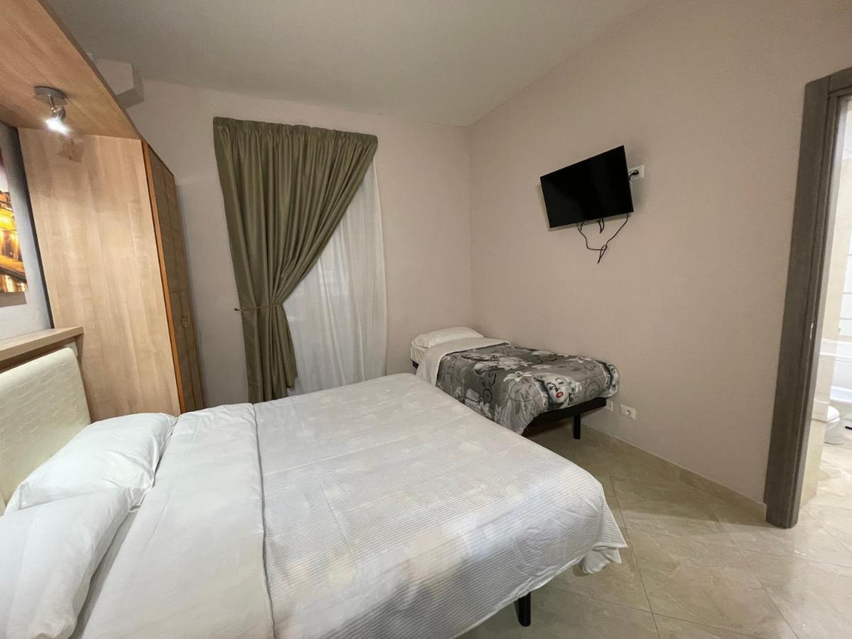 Guest house S.p.q.r. *
