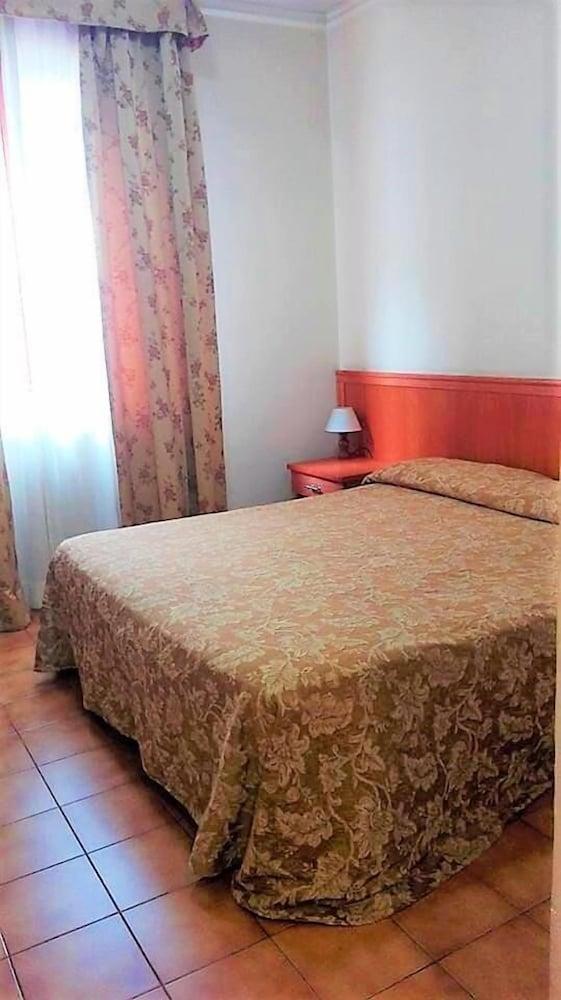 Cinecitta Hotel 3*