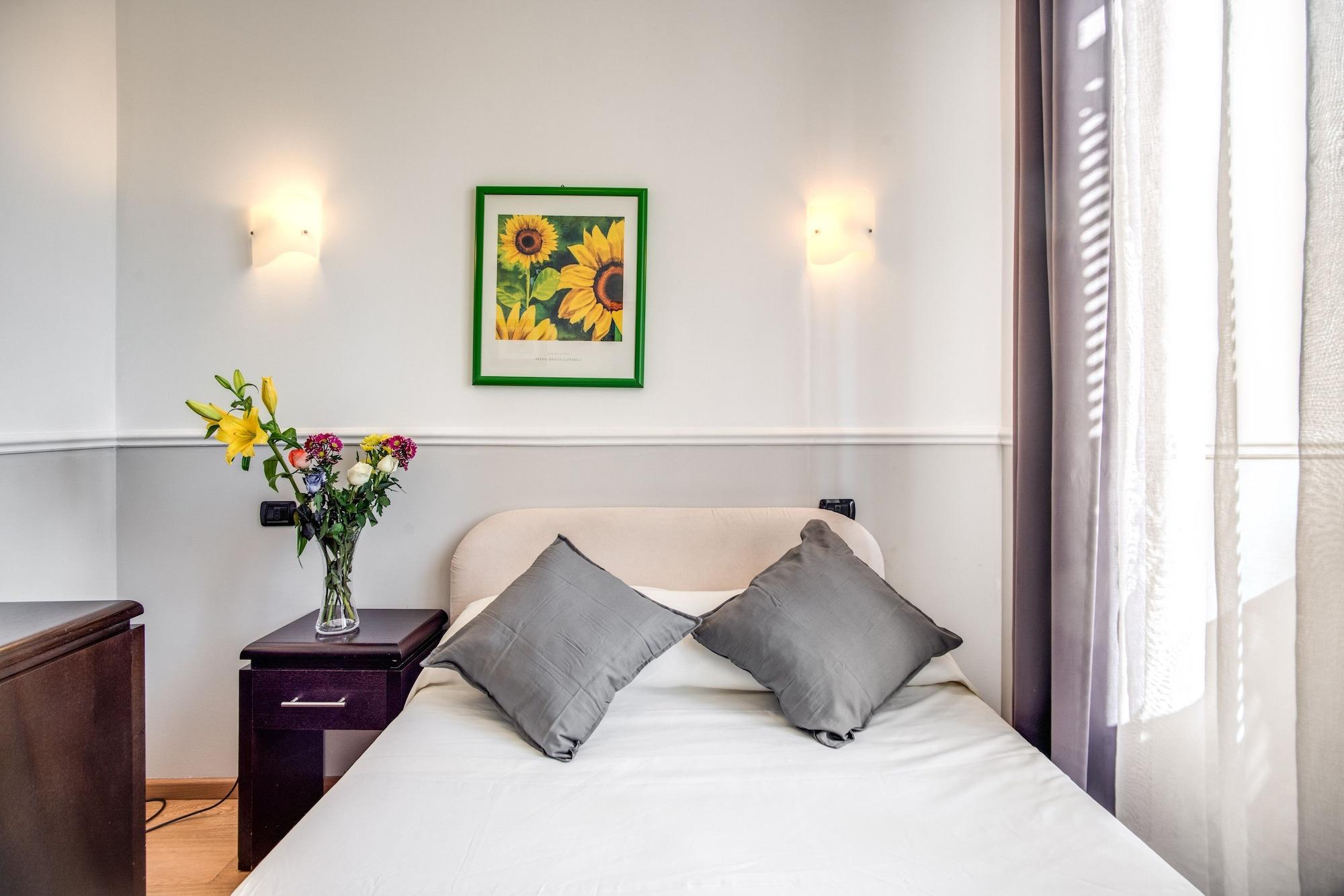 Everest Hotel 2*