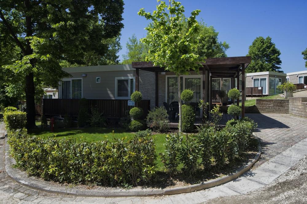 Flaminio Village Park Campeggio 4*