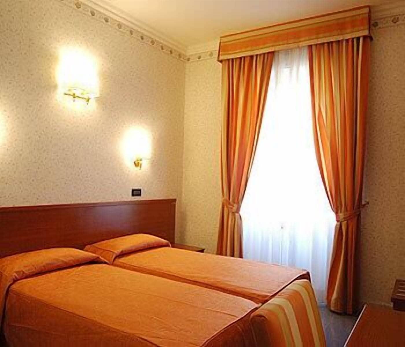 Dina Hotel 3*