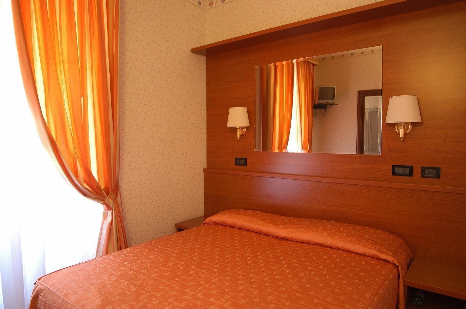 Hotel Dina 3*