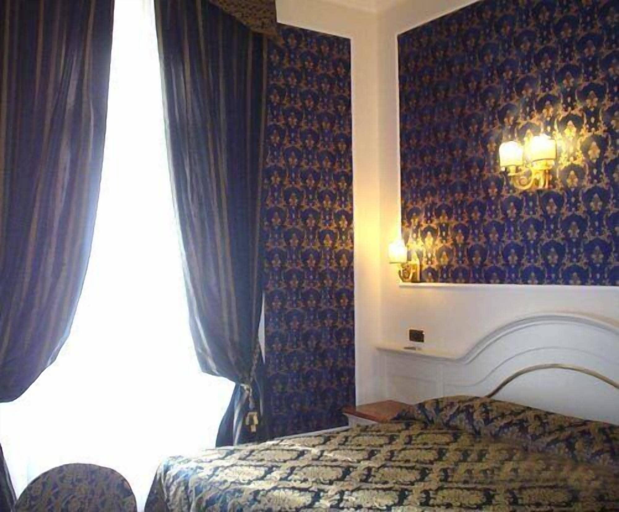 Hotel Dina 3*