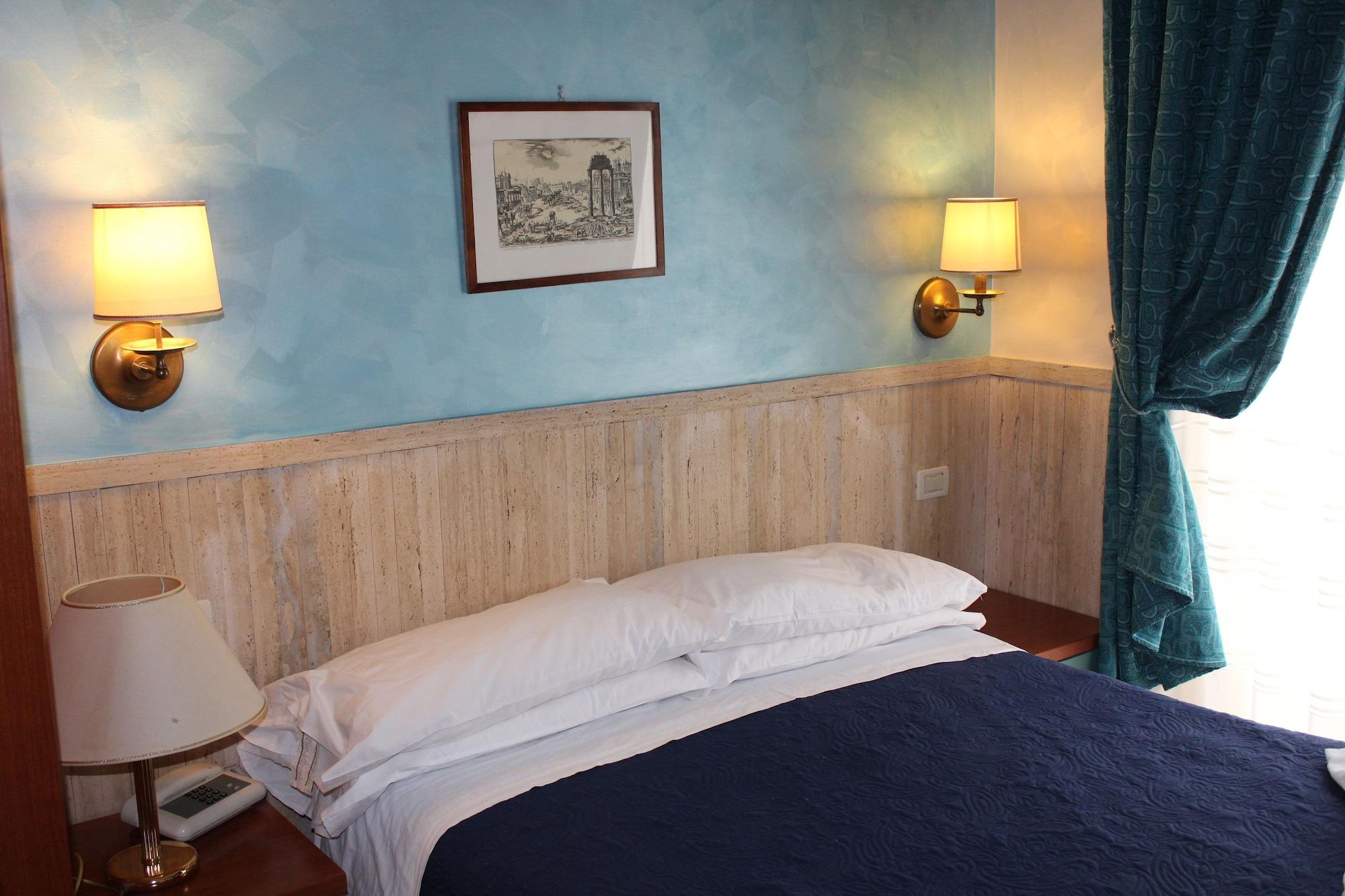 Pyramid Hotel 3*