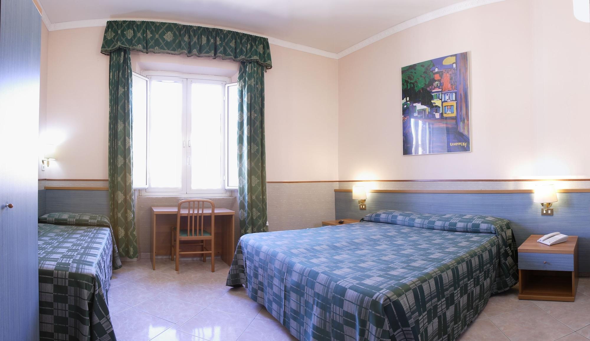 Lazzari Hotel 2*