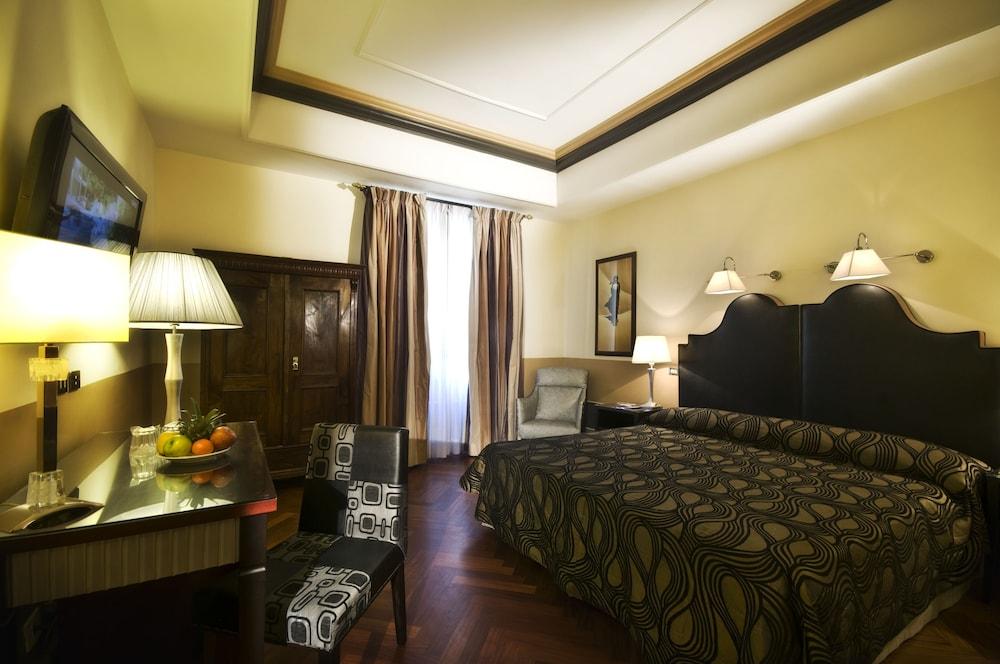 Royal Court 4*