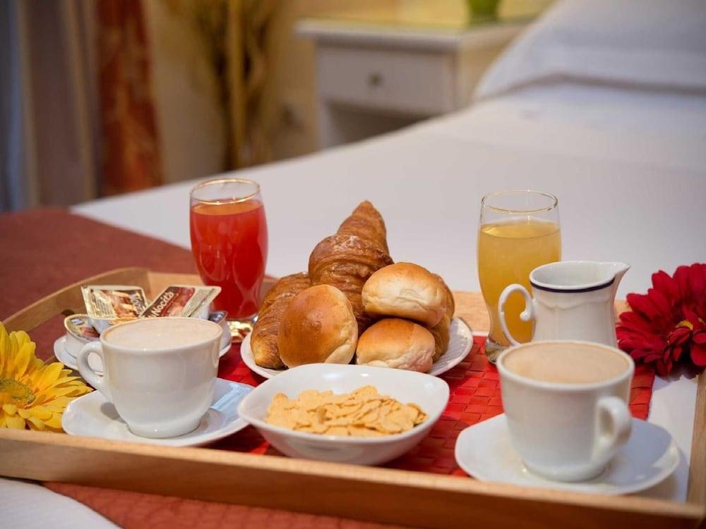 Bed & Breakfast Residenza Domiziano 3*
