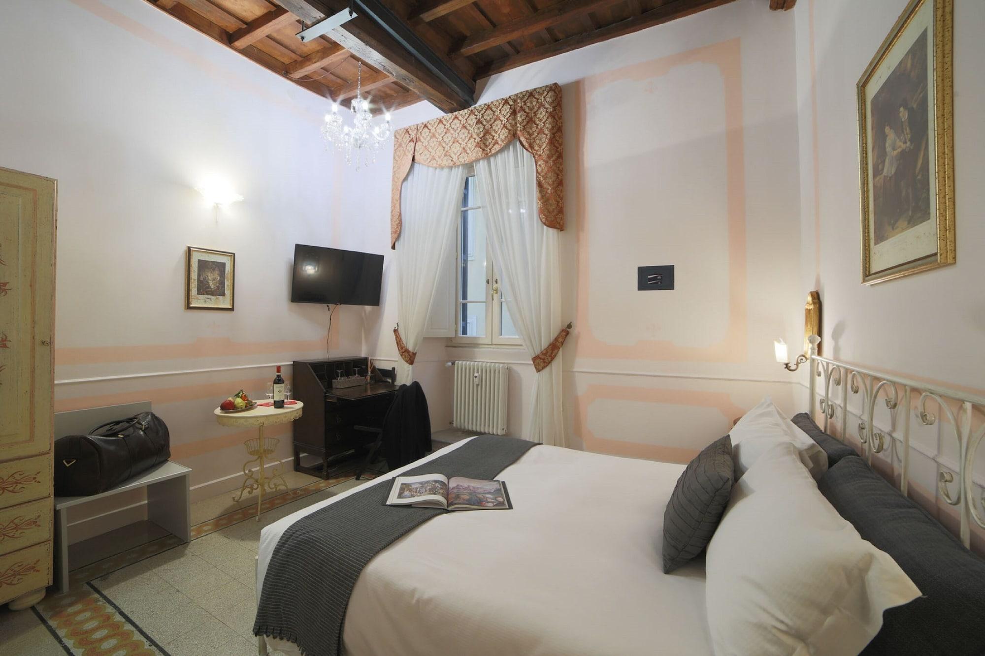 La Maison Dell'orologio Bed & Breakfast 2*