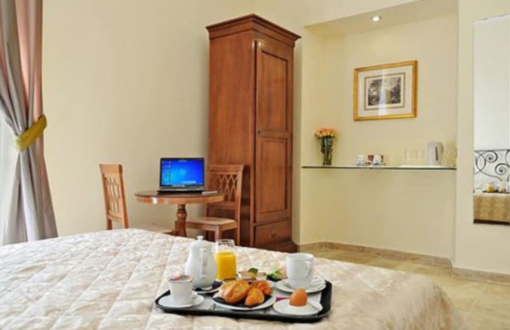 Le Clarisse Pantheon Hotel